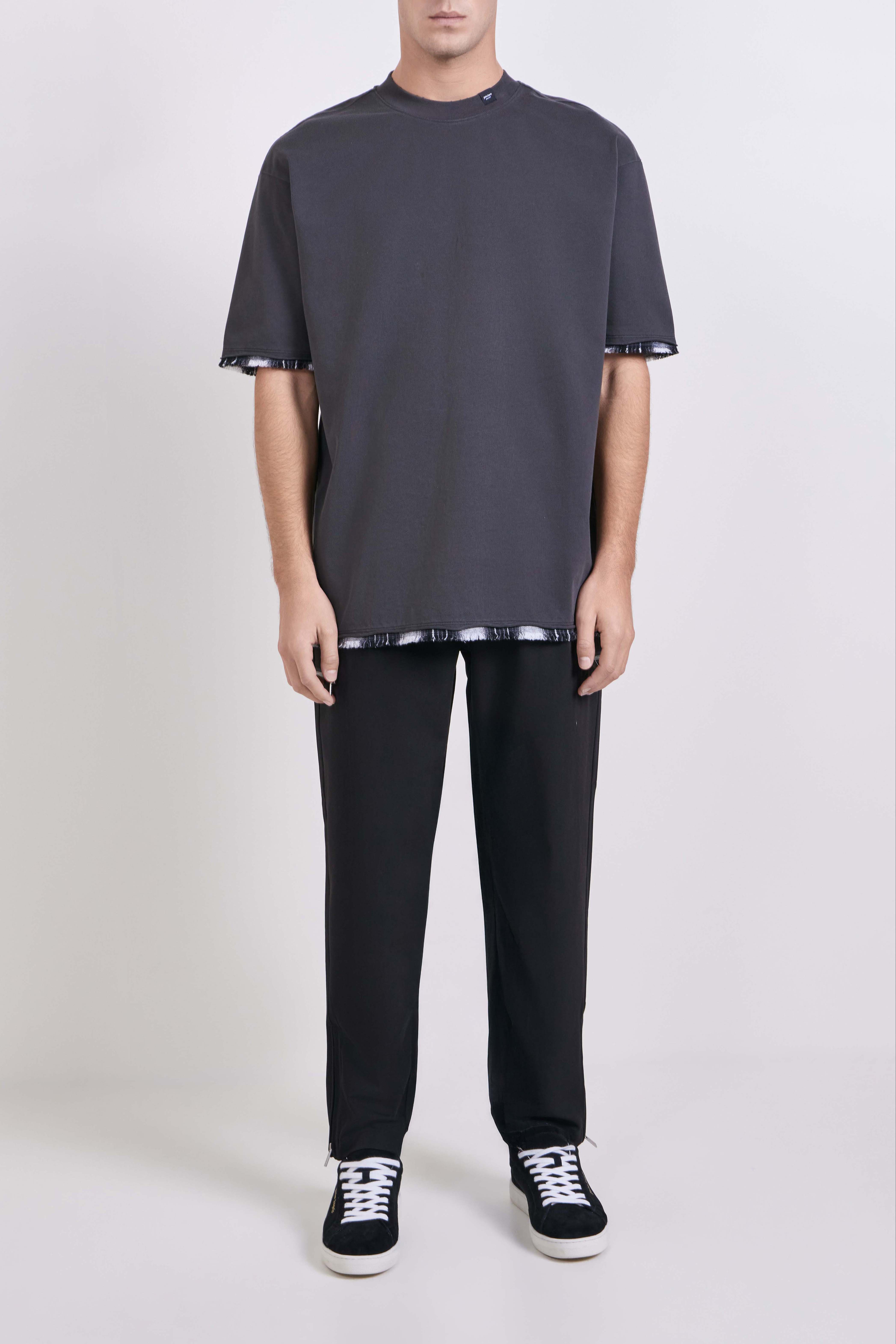 תמונת כל הלוק של מכנסי צ'ינו